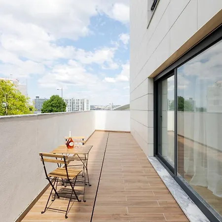 W/ Terrace, Pool & Gym | Antas By Host Wise Lägenhet