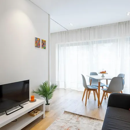 W/ Terrace, Pool & Gym | Antas By Host Wise 아파트 포르투