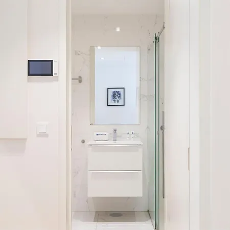Hostwise - W/ Terrace, Pool & Gym By Dragao Apartment *